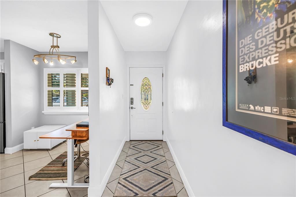 Activo con contrato: $550,000 (3 camas, 2 baños, 1922 Pies cuadrados)
