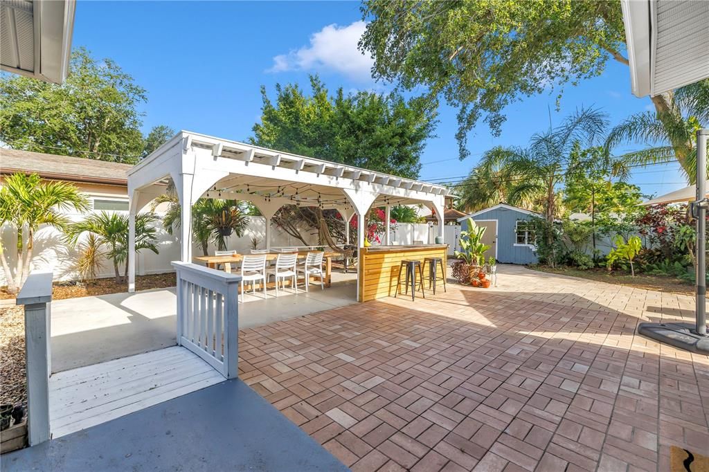 Activo con contrato: $550,000 (3 camas, 2 baños, 1922 Pies cuadrados)