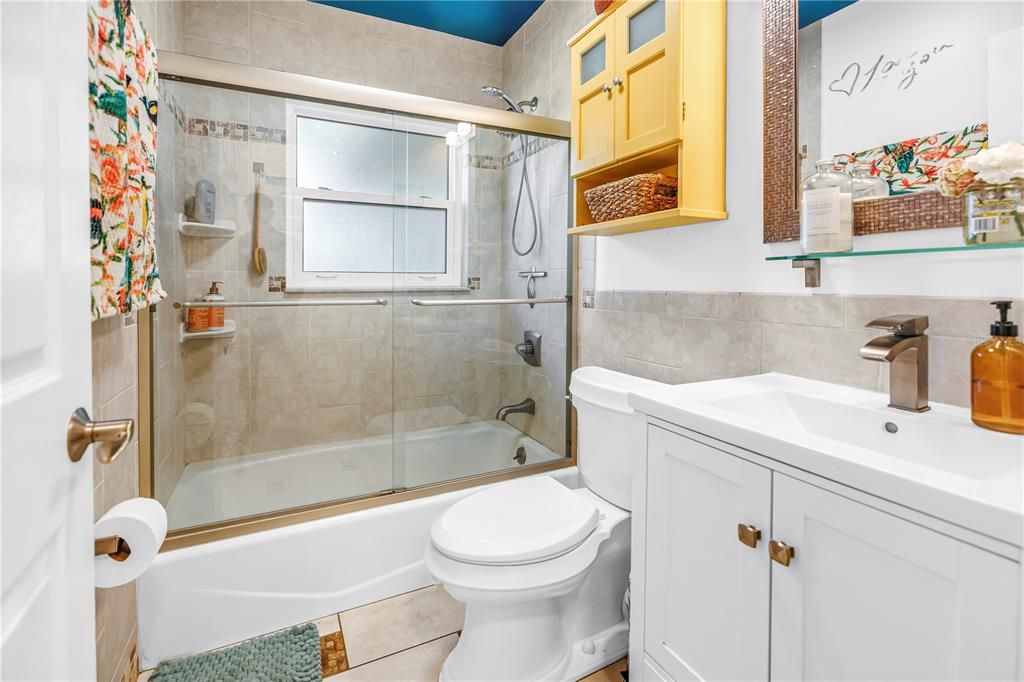 Activo con contrato: $550,000 (3 camas, 2 baños, 1922 Pies cuadrados)