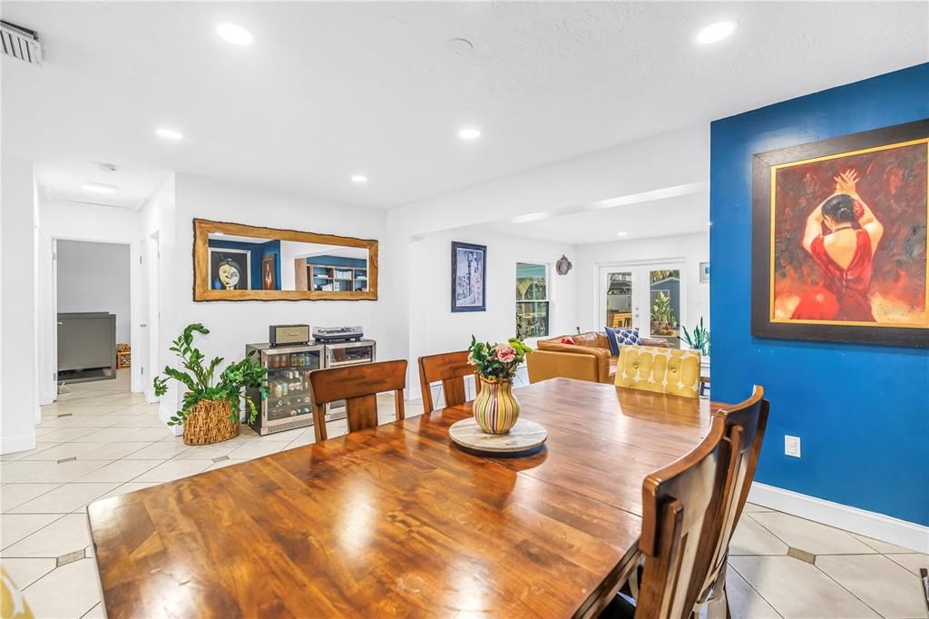 Activo con contrato: $550,000 (3 camas, 2 baños, 1922 Pies cuadrados)