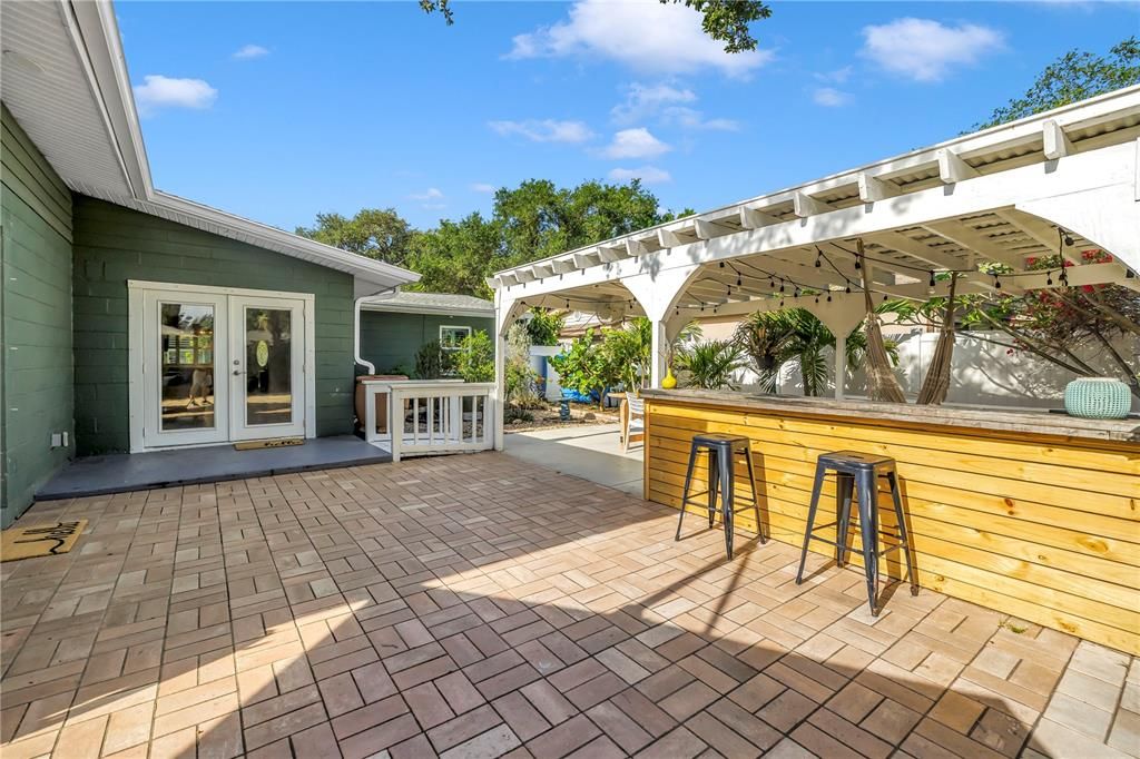 Activo con contrato: $550,000 (3 camas, 2 baños, 1922 Pies cuadrados)