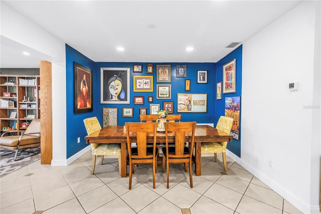 Activo con contrato: $550,000 (3 camas, 2 baños, 1922 Pies cuadrados)