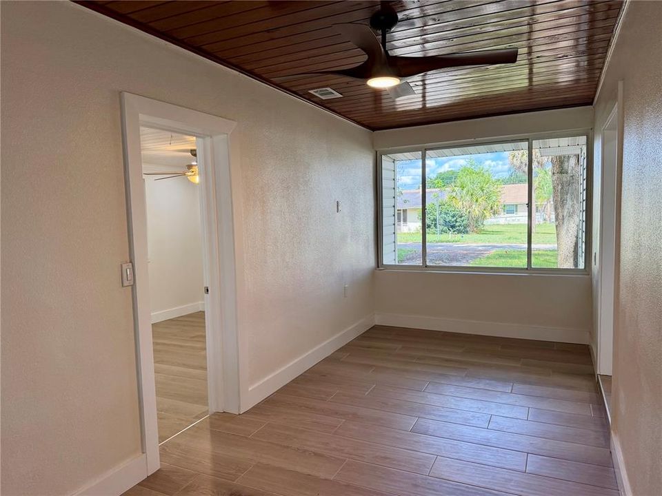 For Sale: $350,000 (2 beds, 1 baths, 1184 Square Feet)