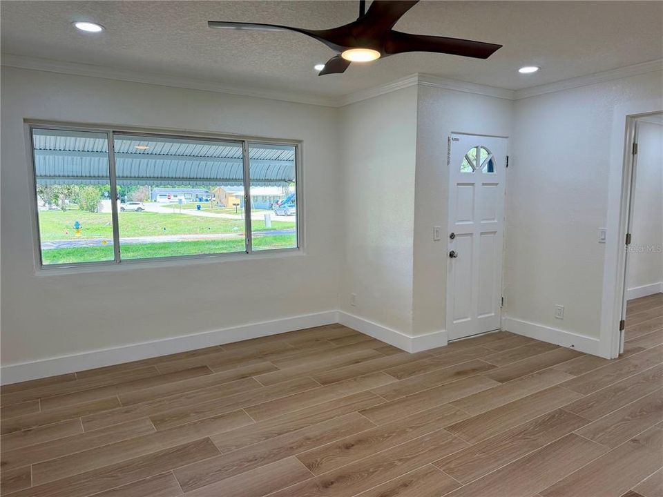 For Sale: $350,000 (2 beds, 1 baths, 1184 Square Feet)