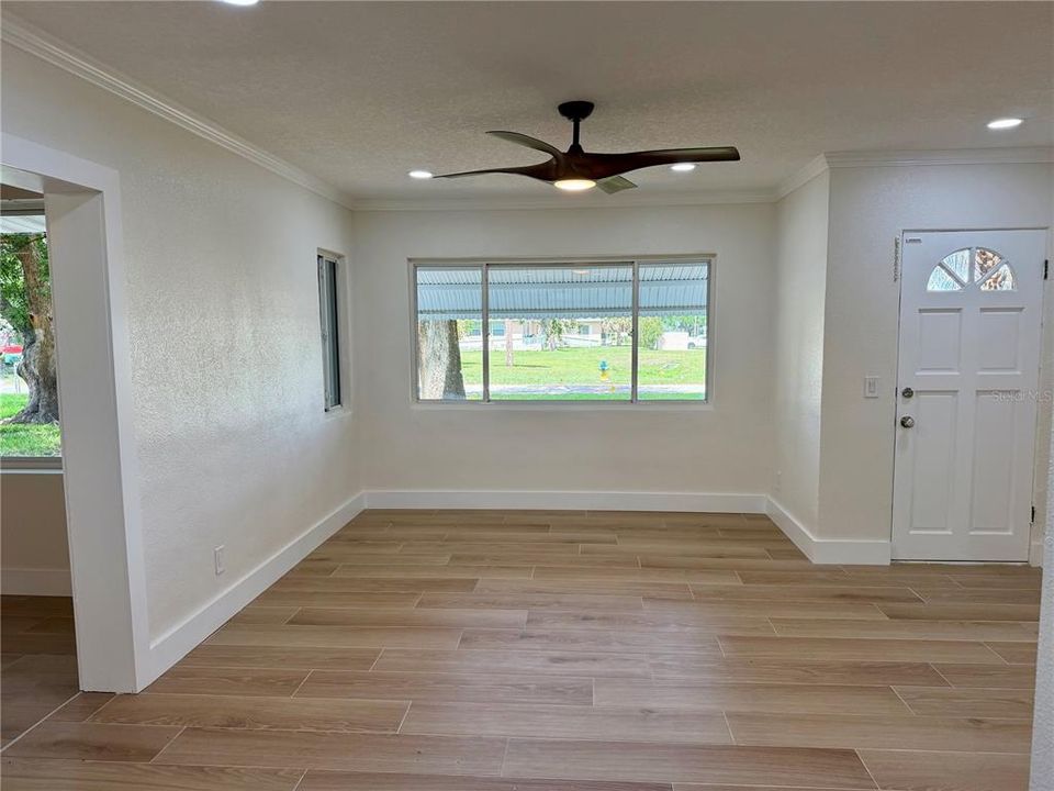 For Sale: $350,000 (2 beds, 1 baths, 1184 Square Feet)