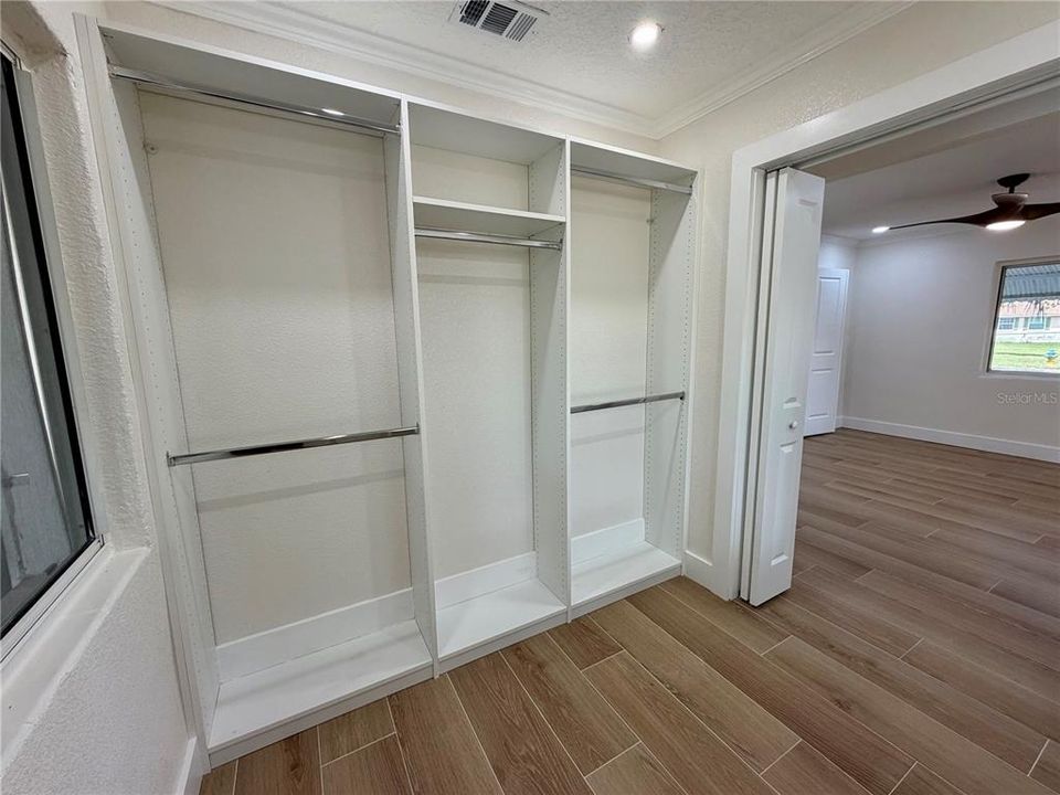 For Sale: $350,000 (2 beds, 1 baths, 1184 Square Feet)