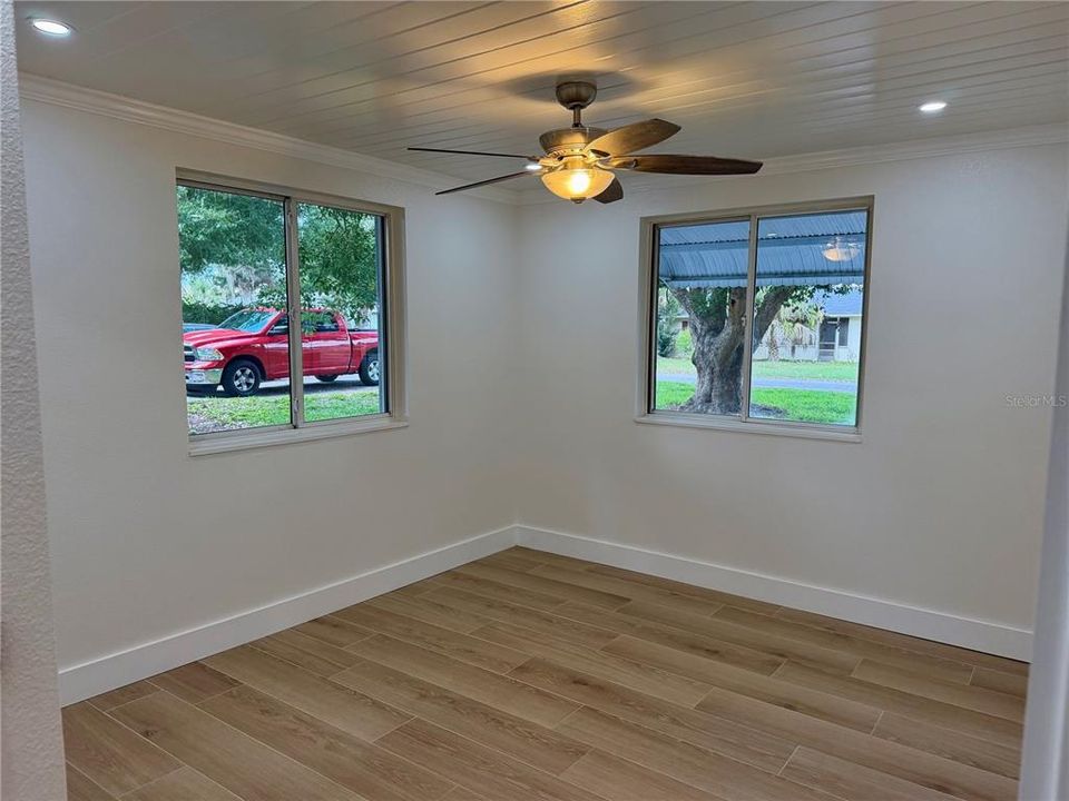 For Sale: $350,000 (2 beds, 1 baths, 1184 Square Feet)