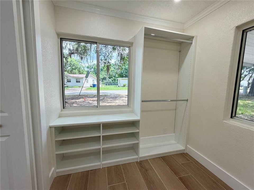 For Sale: $350,000 (2 beds, 1 baths, 1184 Square Feet)