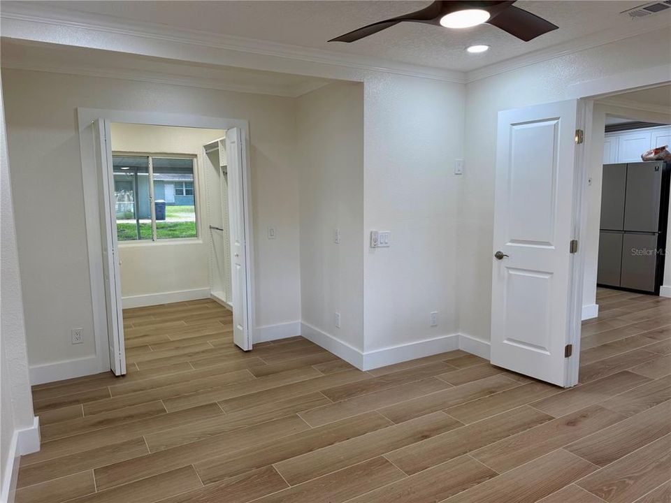 For Sale: $350,000 (2 beds, 1 baths, 1184 Square Feet)