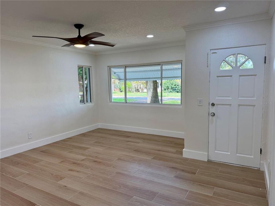 For Sale: $350,000 (2 beds, 1 baths, 1184 Square Feet)