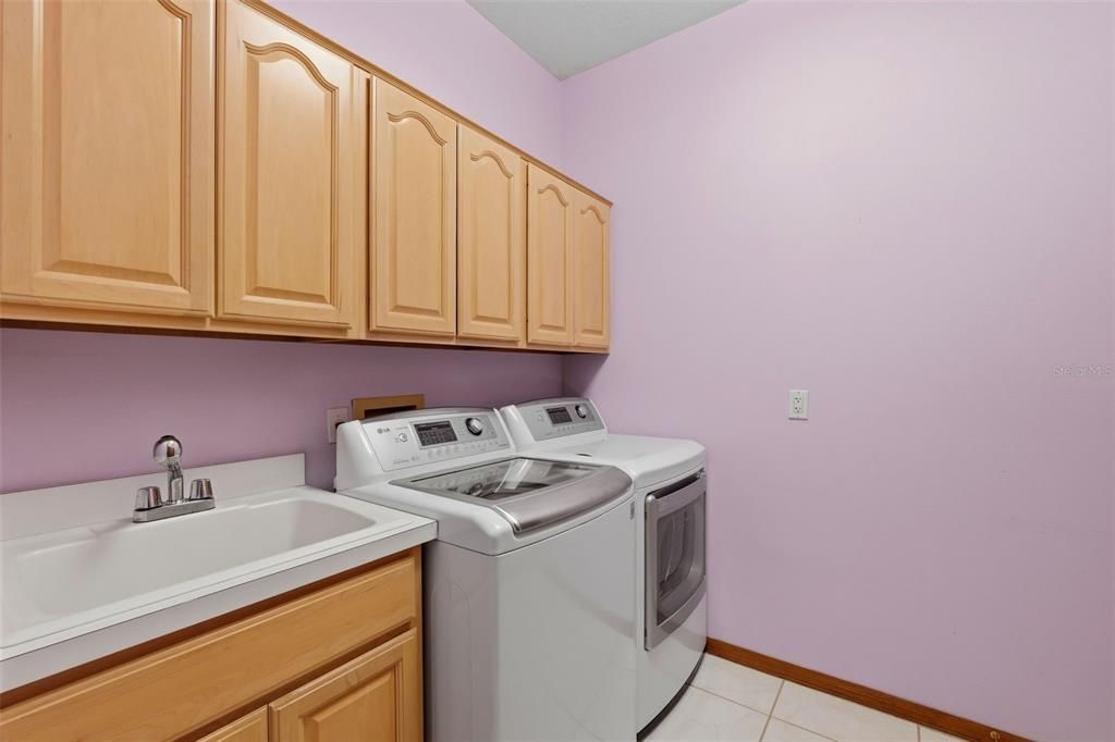 For Sale: $760,000 (3 beds, 2 baths, 2743 Square Feet)