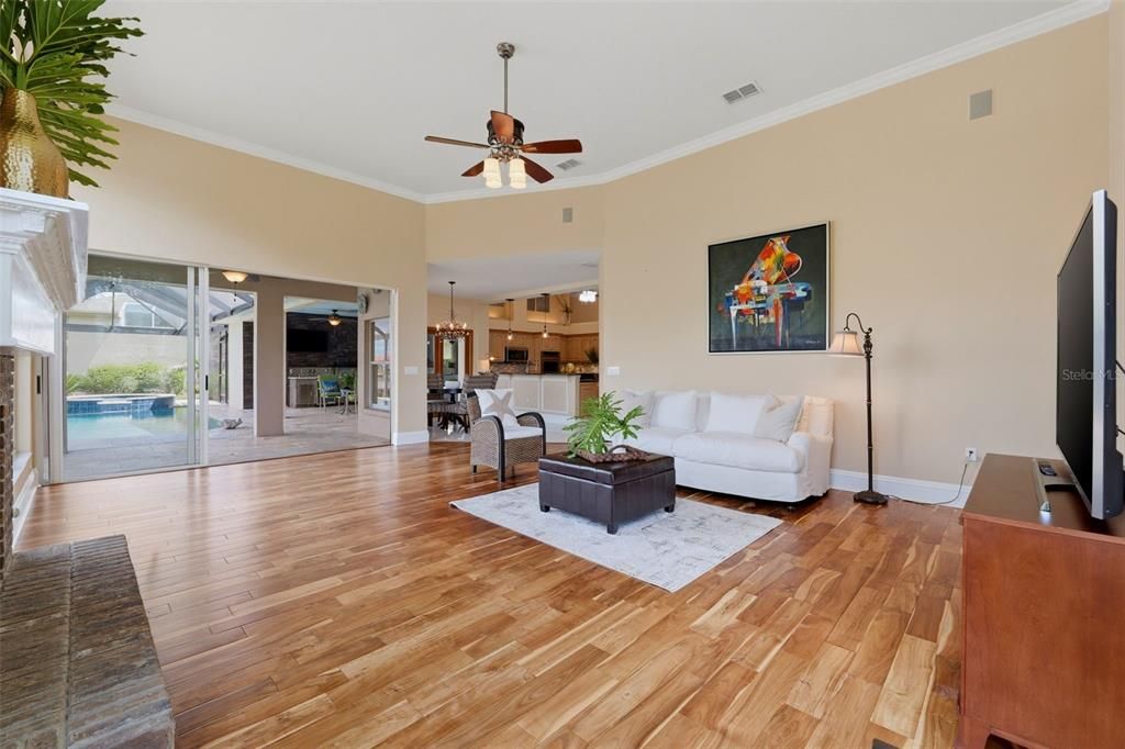 For Sale: $760,000 (3 beds, 2 baths, 2743 Square Feet)
