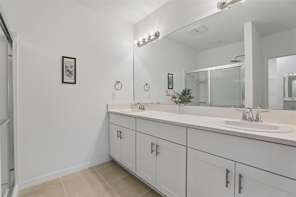 En Venta: $350,000 (4 camas, 2 baños, 1952 Pies cuadrados)