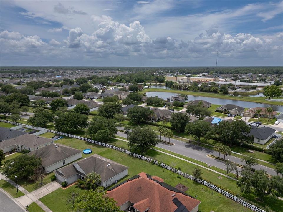 En Venta: $449,000 (4 camas, 2 baños, 2026 Pies cuadrados)