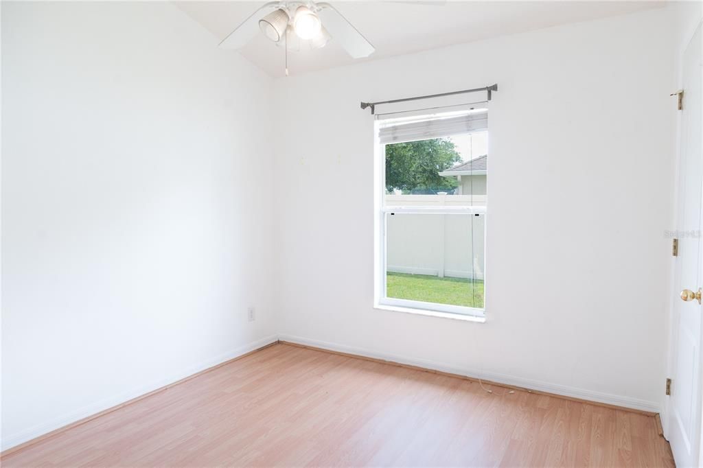 En Venta: $449,000 (4 camas, 2 baños, 2026 Pies cuadrados)