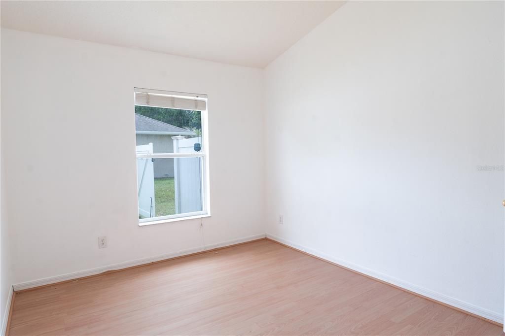 En Venta: $449,000 (4 camas, 2 baños, 2026 Pies cuadrados)