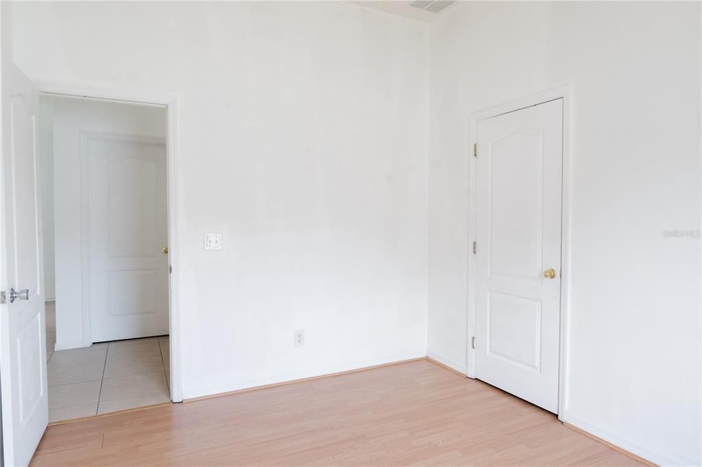 En Venta: $449,000 (4 camas, 2 baños, 2026 Pies cuadrados)