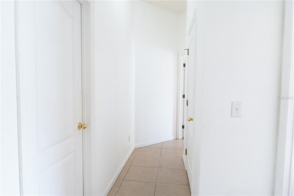 En Venta: $449,000 (4 camas, 2 baños, 2026 Pies cuadrados)