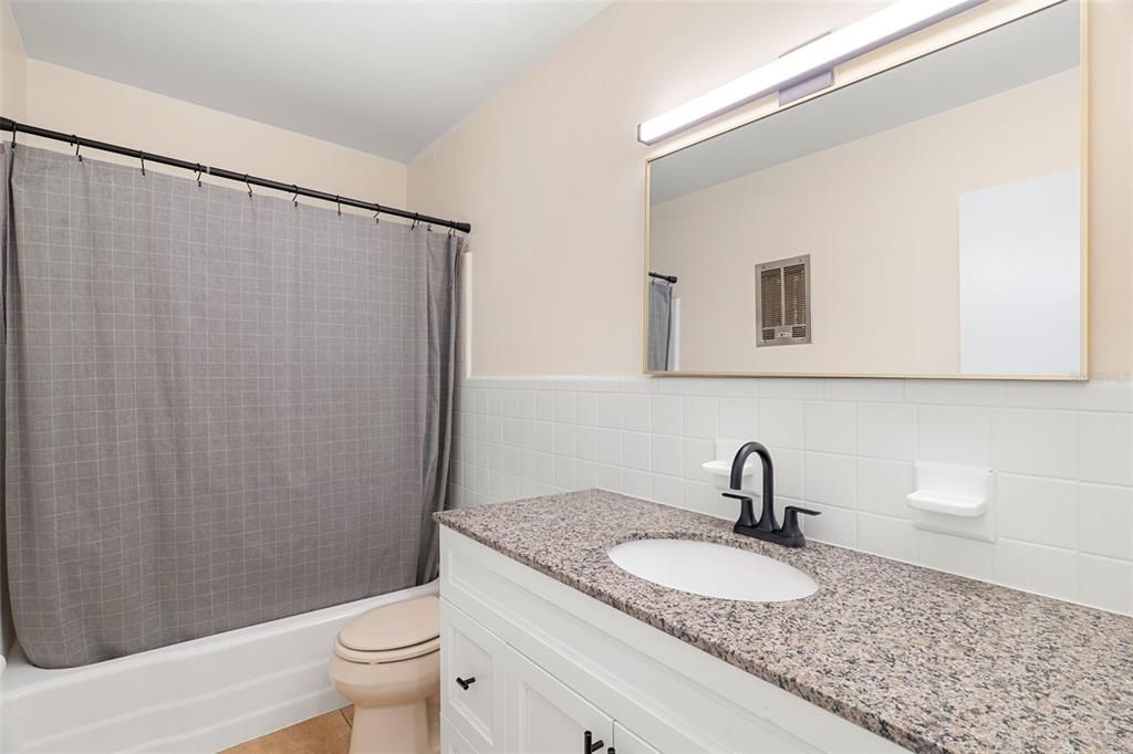 For Sale: $260,000 (3 beds, 1 baths, 900 Square Feet)