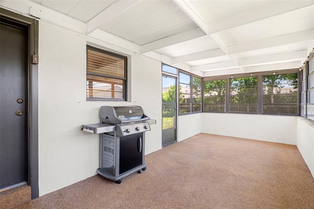 For Sale: $260,000 (3 beds, 1 baths, 900 Square Feet)