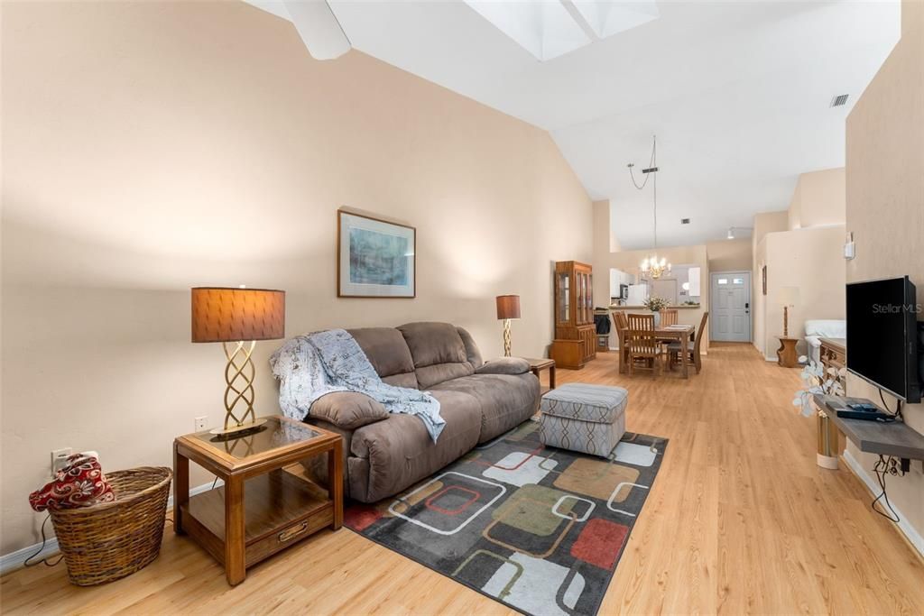 Active With Contract: $219,000 (2 beds, 2 baths, 1420 Square Feet)