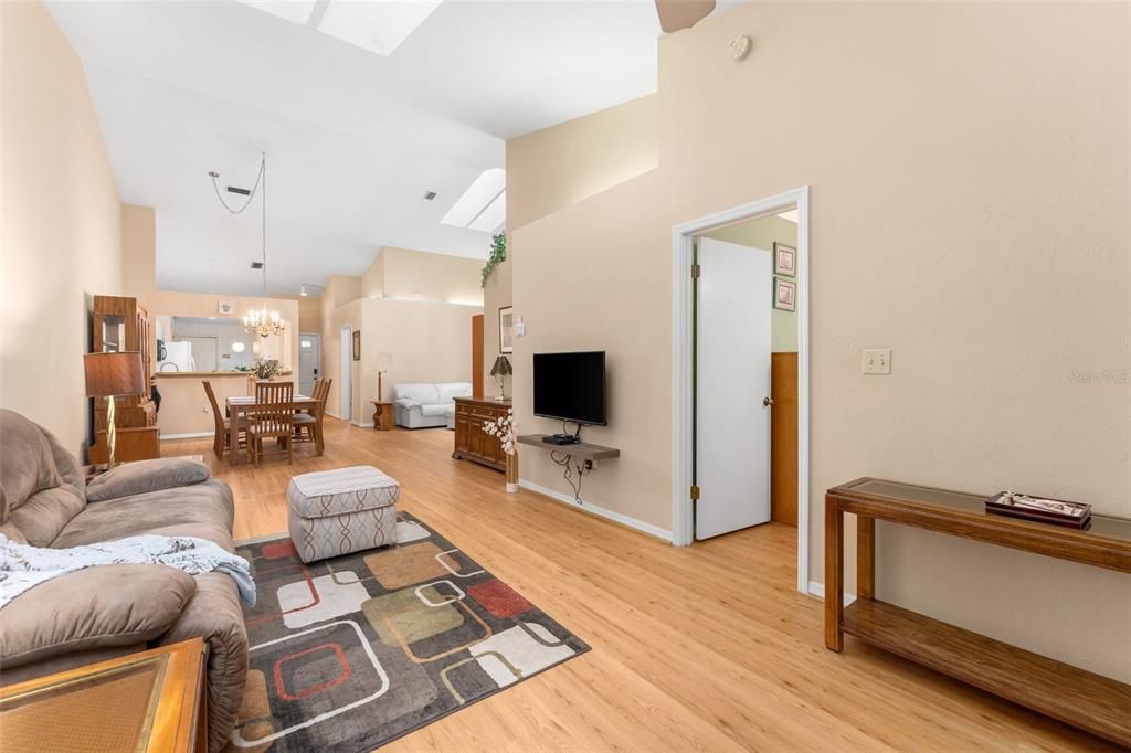 Active With Contract: $219,000 (2 beds, 2 baths, 1420 Square Feet)