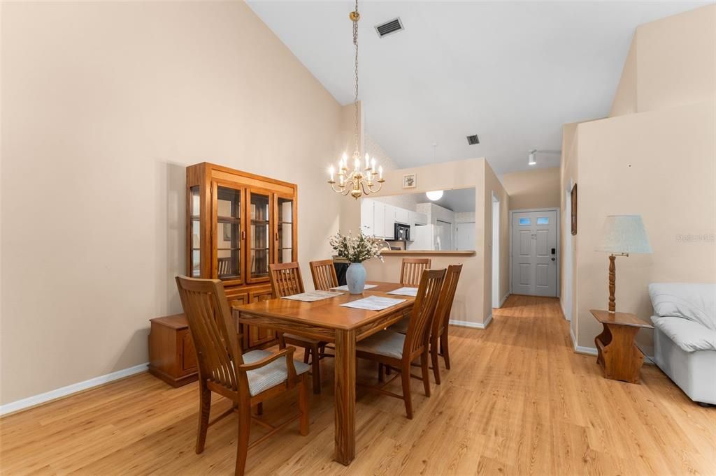 Active With Contract: $219,000 (2 beds, 2 baths, 1420 Square Feet)