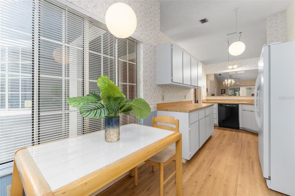 Active With Contract: $219,000 (2 beds, 2 baths, 1420 Square Feet)