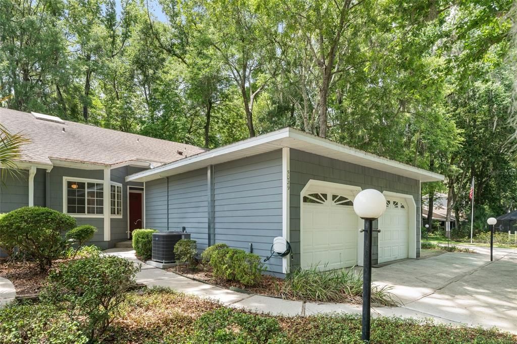 Active With Contract: $219,000 (2 beds, 2 baths, 1420 Square Feet)