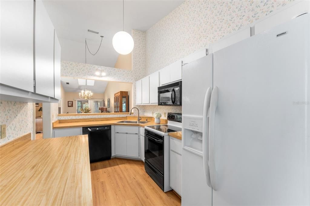 Active With Contract: $219,000 (2 beds, 2 baths, 1420 Square Feet)