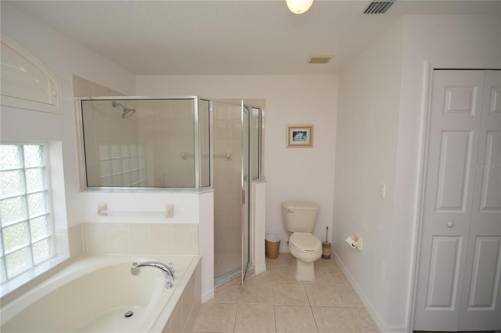 For Rent: $2,300 (3 beds, 2 baths, 1928 Square Feet)