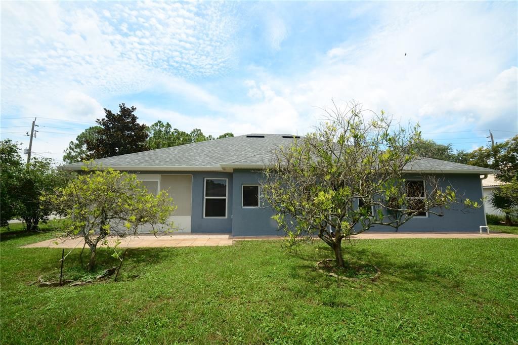 For Rent: $2,300 (3 beds, 2 baths, 1928 Square Feet)