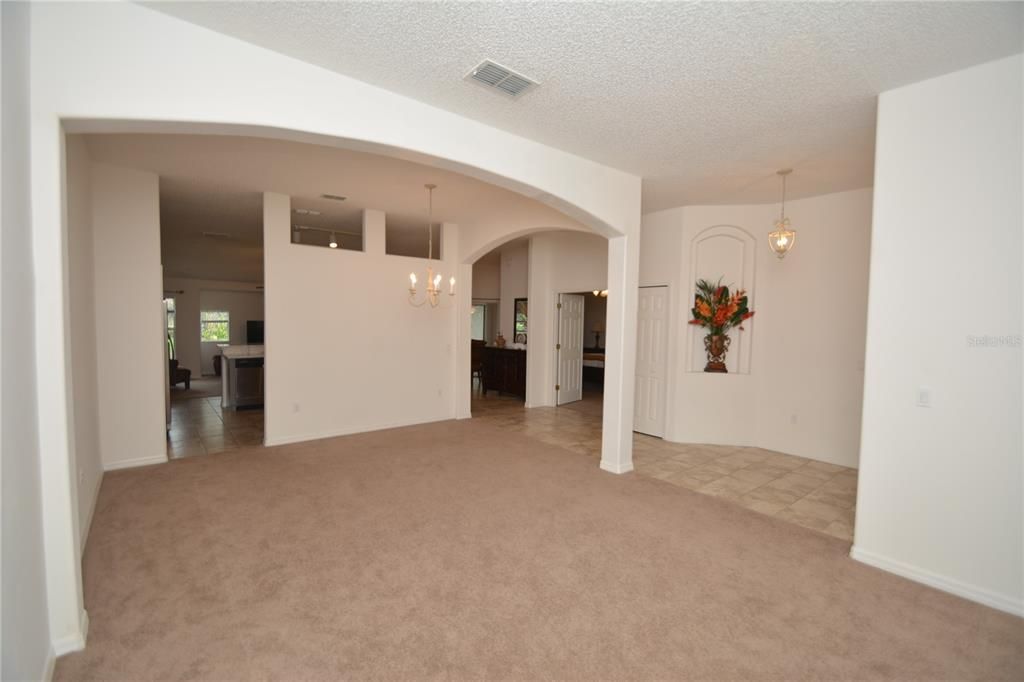 For Rent: $2,300 (3 beds, 2 baths, 1928 Square Feet)