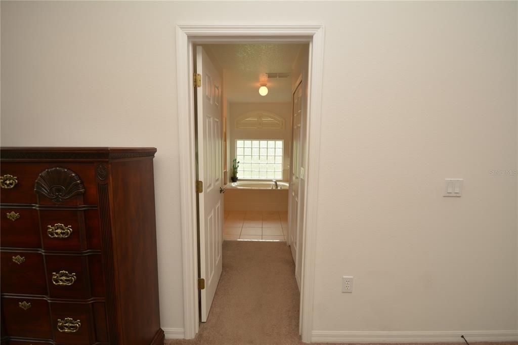 For Rent: $2,300 (3 beds, 2 baths, 1928 Square Feet)