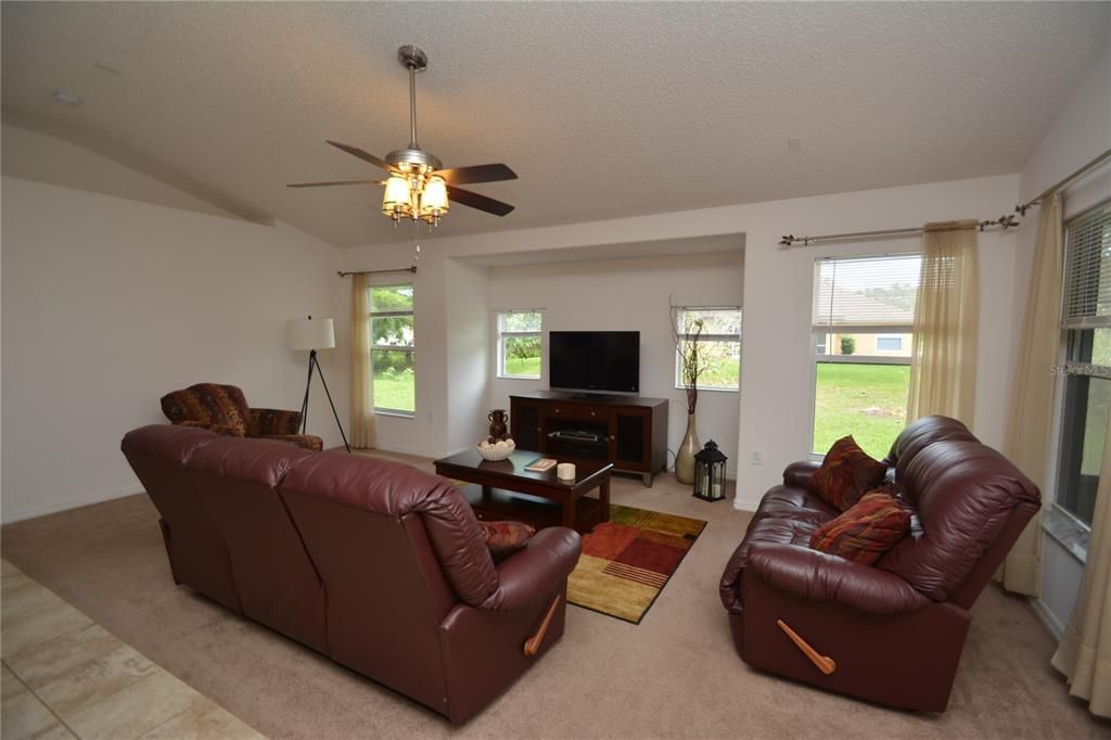 For Rent: $2,300 (3 beds, 2 baths, 1928 Square Feet)