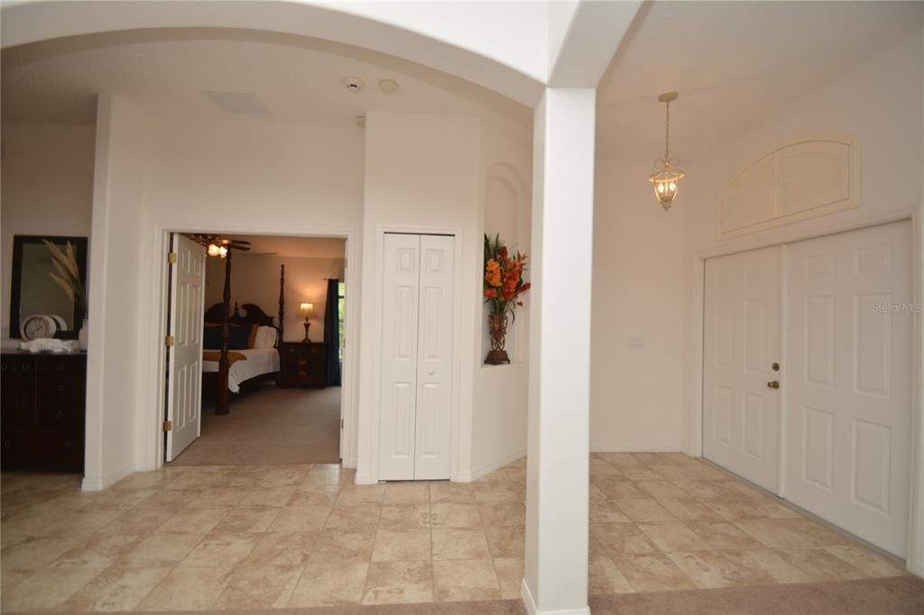 For Rent: $2,300 (3 beds, 2 baths, 1928 Square Feet)
