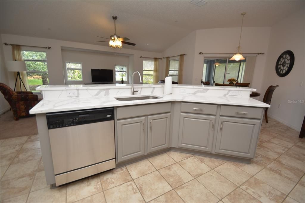For Rent: $2,300 (3 beds, 2 baths, 1928 Square Feet)