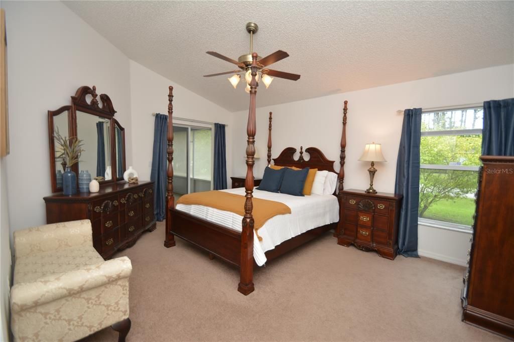 For Rent: $2,300 (3 beds, 2 baths, 1928 Square Feet)