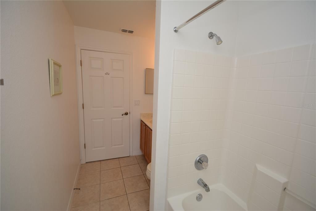 For Rent: $2,300 (3 beds, 2 baths, 1928 Square Feet)