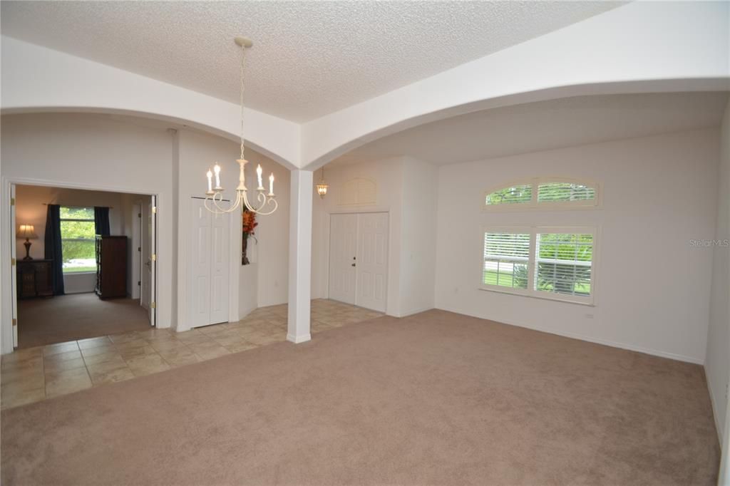 For Rent: $2,300 (3 beds, 2 baths, 1928 Square Feet)