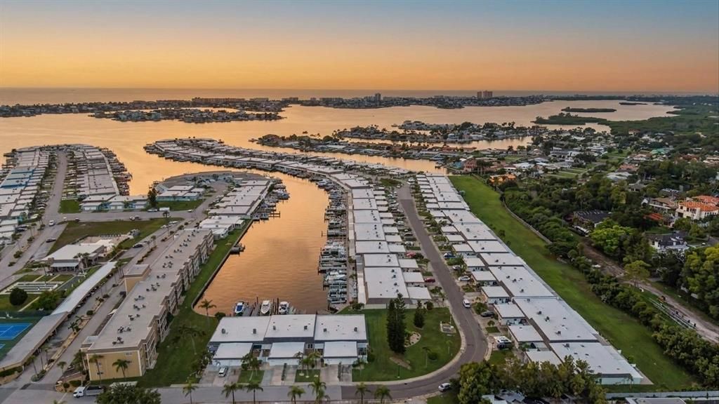 En Venta: $400,000 (2 camas, 2 baños, 1400 Pies cuadrados)