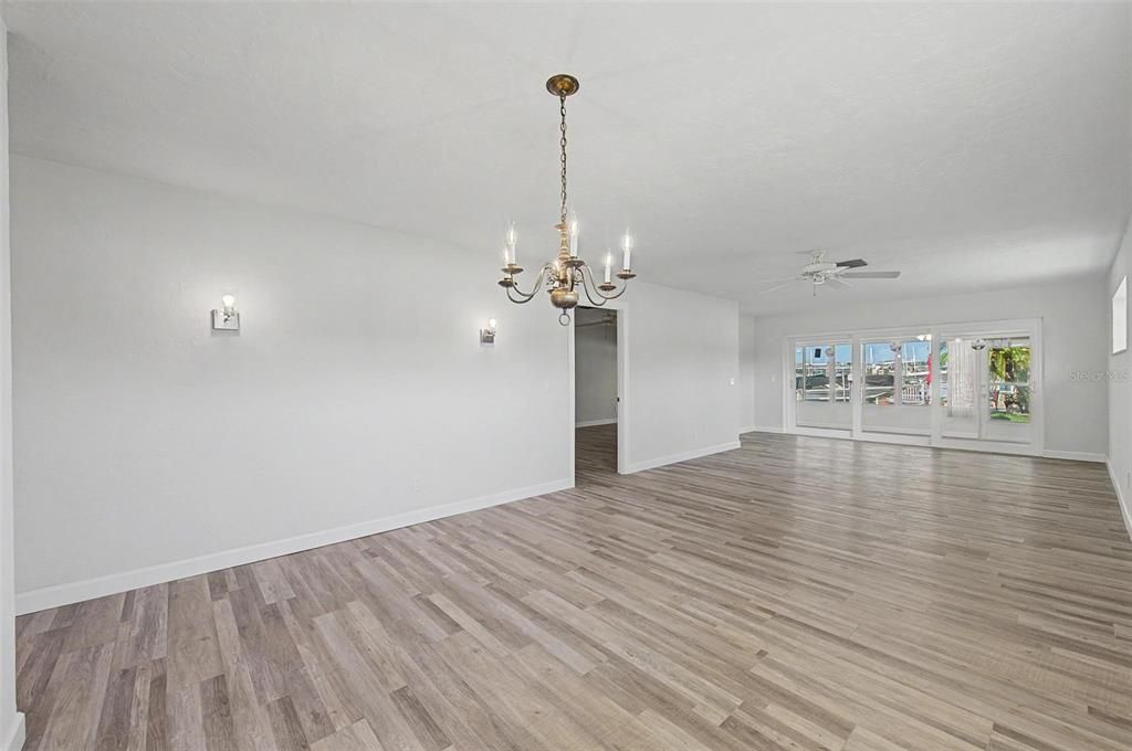 En Venta: $400,000 (2 camas, 2 baños, 1400 Pies cuadrados)