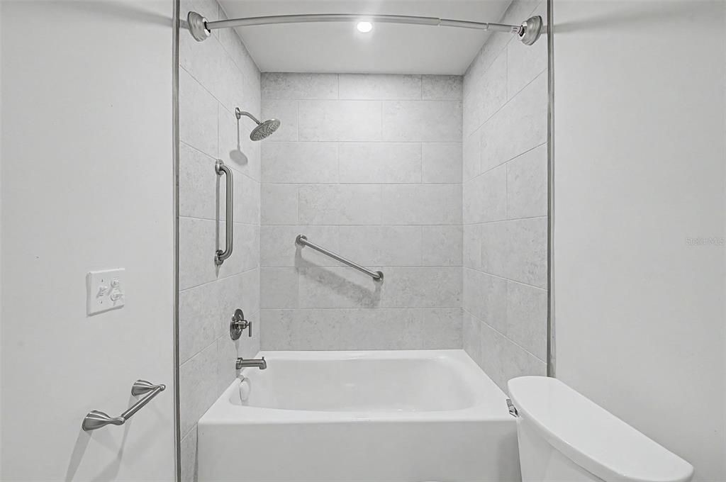 En Venta: $400,000 (2 camas, 2 baños, 1400 Pies cuadrados)