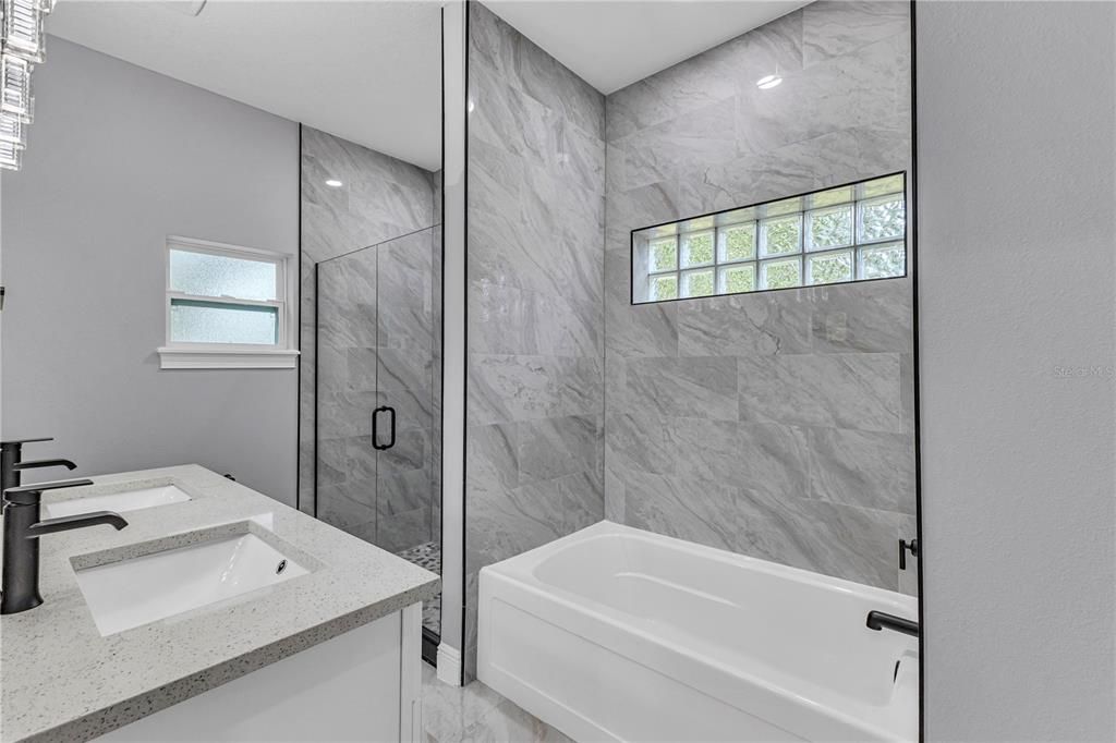 На продажу: $335,000 (3 спален, 2 ванн, 1377 Квадратных фут)