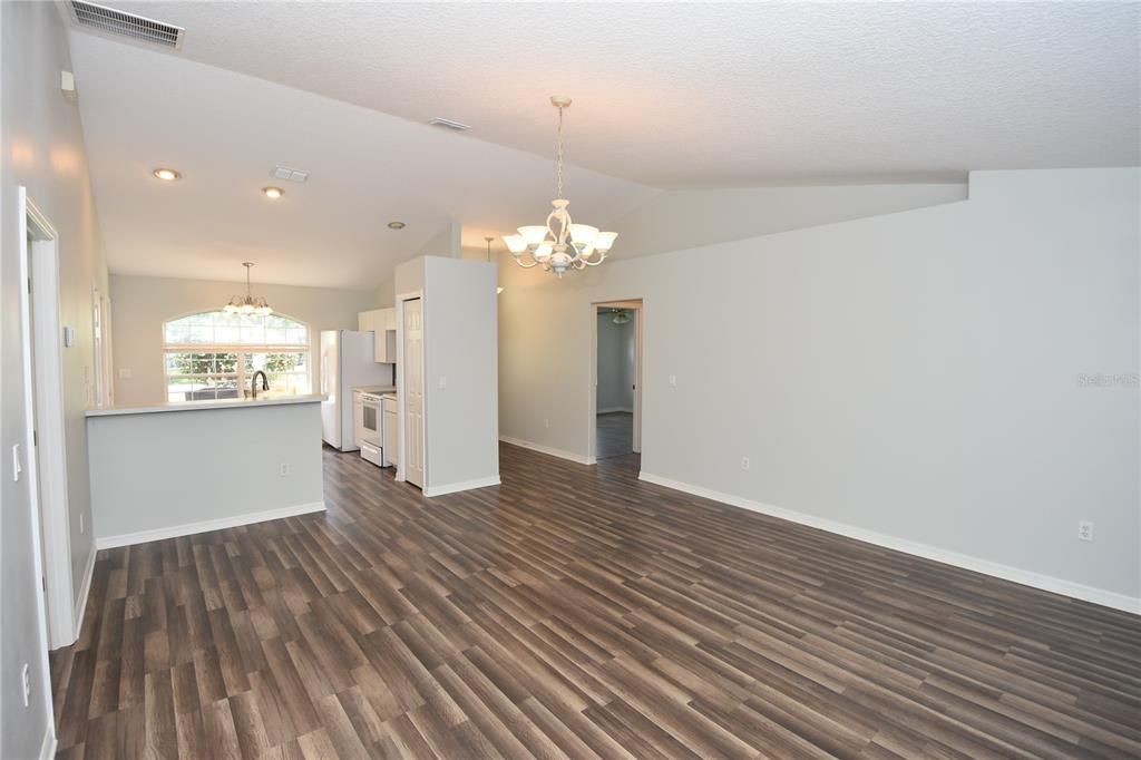 For Rent: $1,875 (3 beds, 2 baths, 1272 Square Feet)