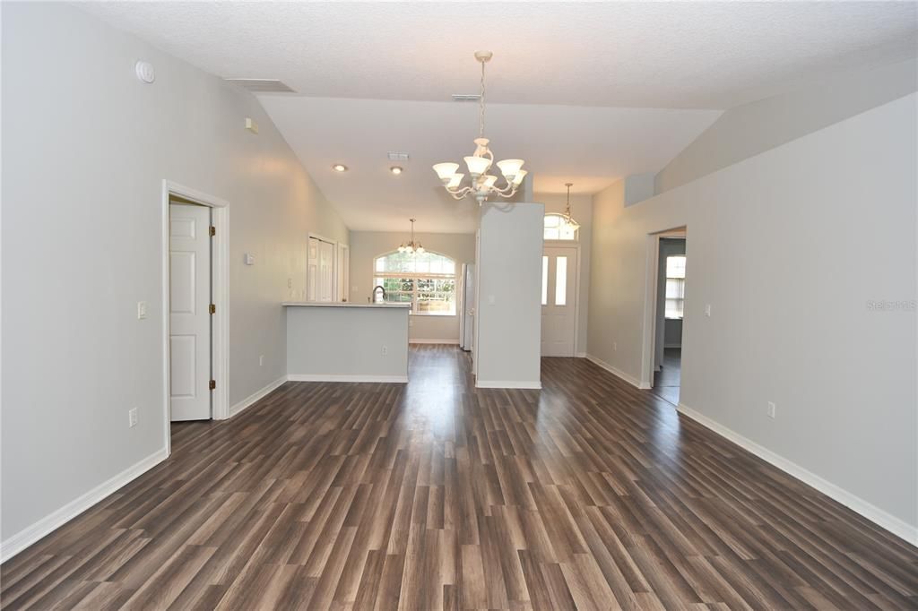 For Rent: $1,875 (3 beds, 2 baths, 1272 Square Feet)