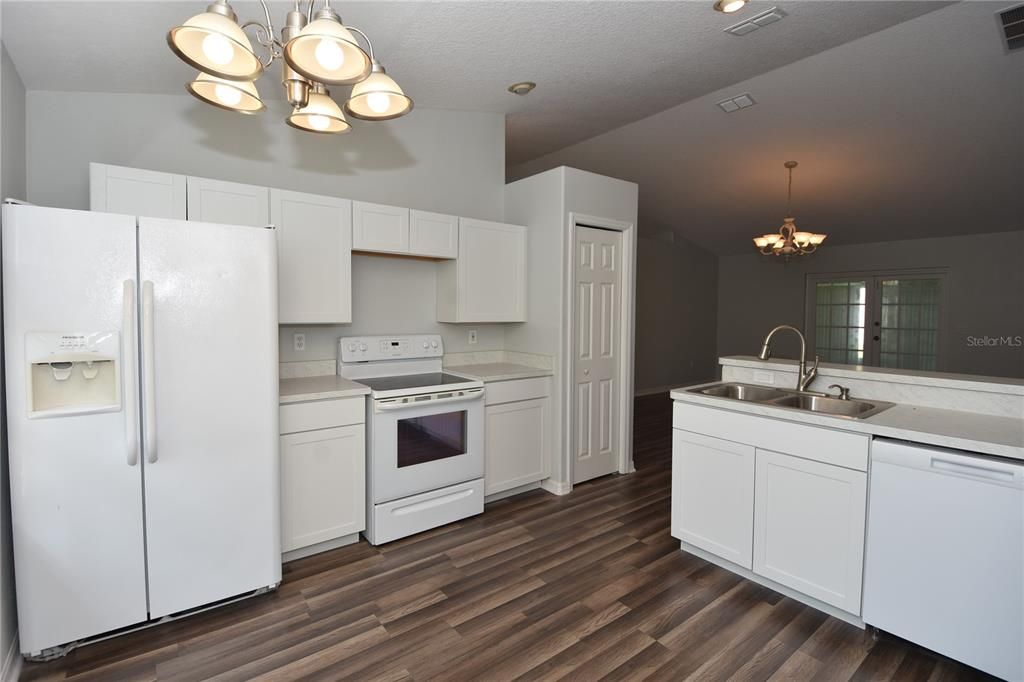 For Rent: $1,875 (3 beds, 2 baths, 1272 Square Feet)