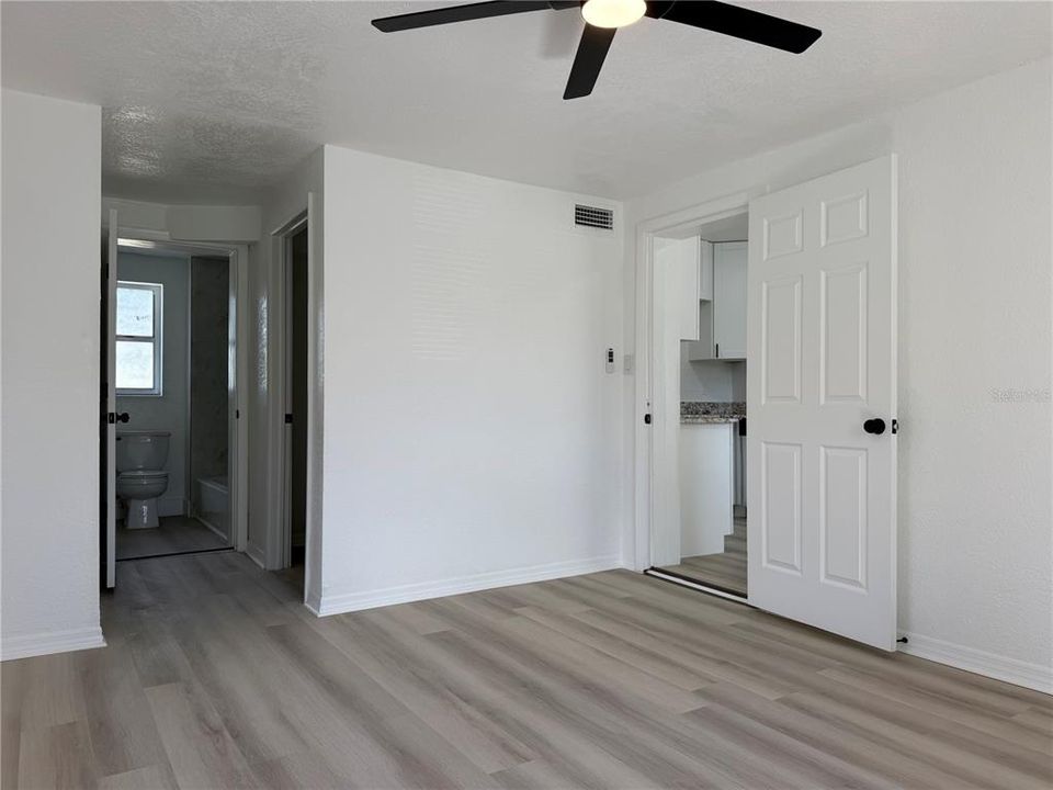 En Venta: $329,900 (4 camas, 2 baños, 1290 Pies cuadrados)