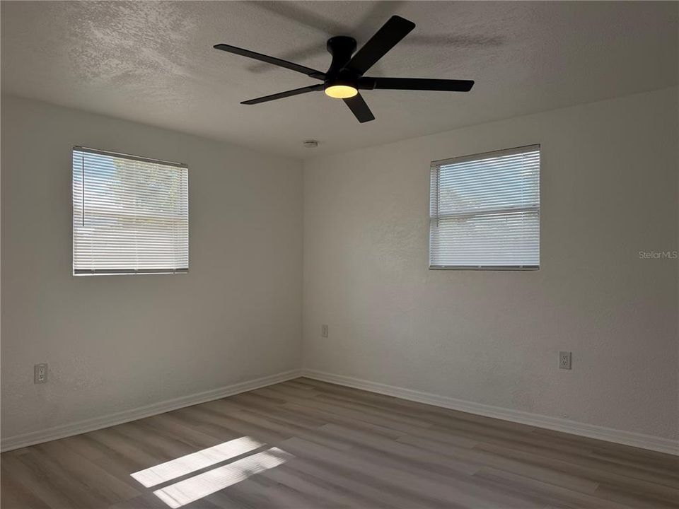 En Venta: $329,900 (4 camas, 2 baños, 1290 Pies cuadrados)