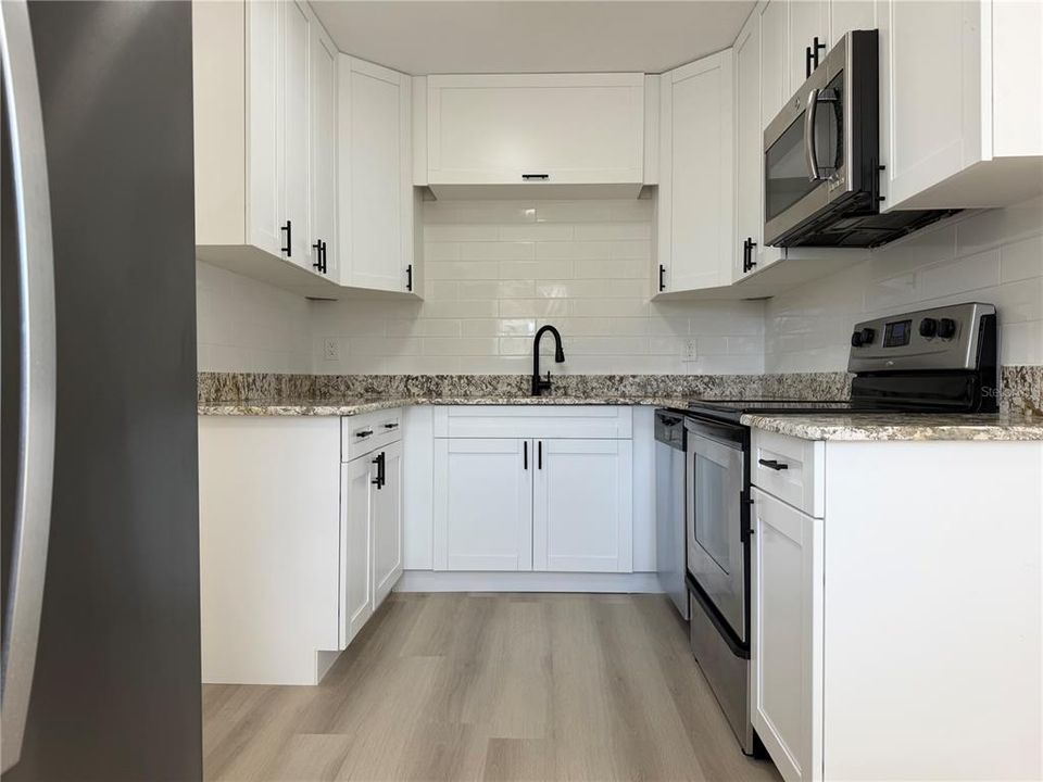 En Venta: $329,900 (4 camas, 2 baños, 1290 Pies cuadrados)